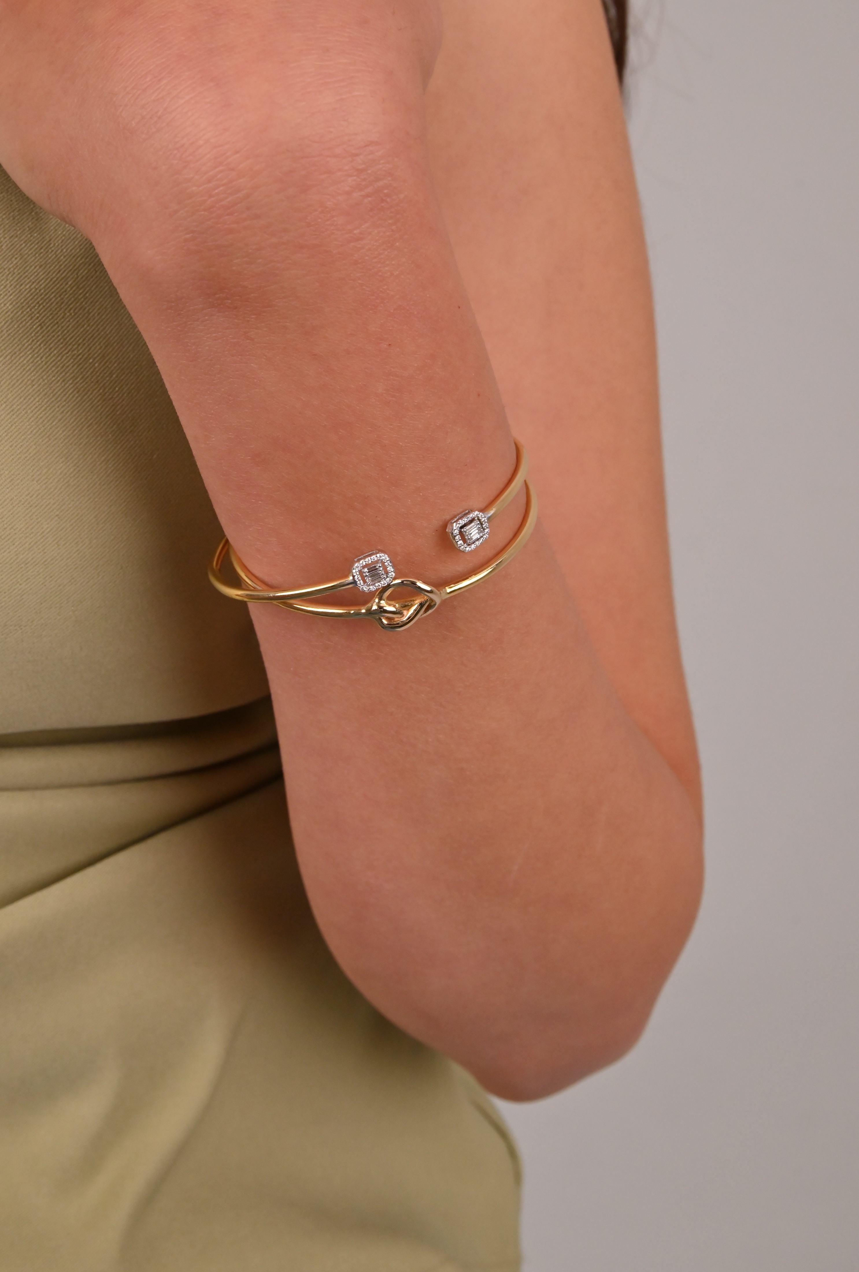 The Knot Bangle - B14